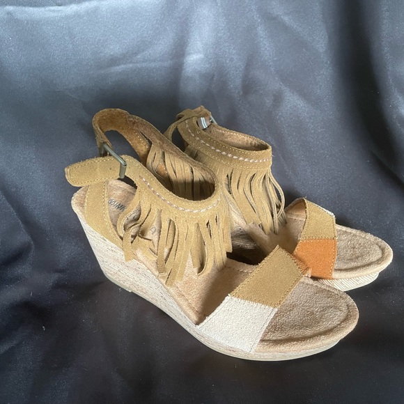 Minnetonka Women's Size 8 Brown Isabel Fringe Cork Wedge Suede Sandals - Picture 2 of 5